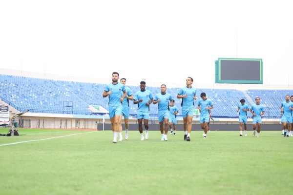 Dewa United hadapi masalah fisik saat melawan PSIS Semarang: Semangat yakin menang.